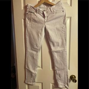 Rue21 white jeans sz 7/8R designs
